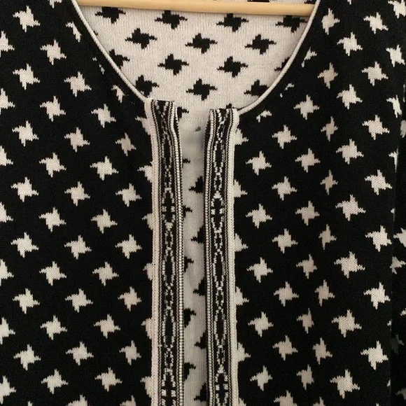 Large nearly new Orvis cardigan with zippered front. - Picture 3 of 5